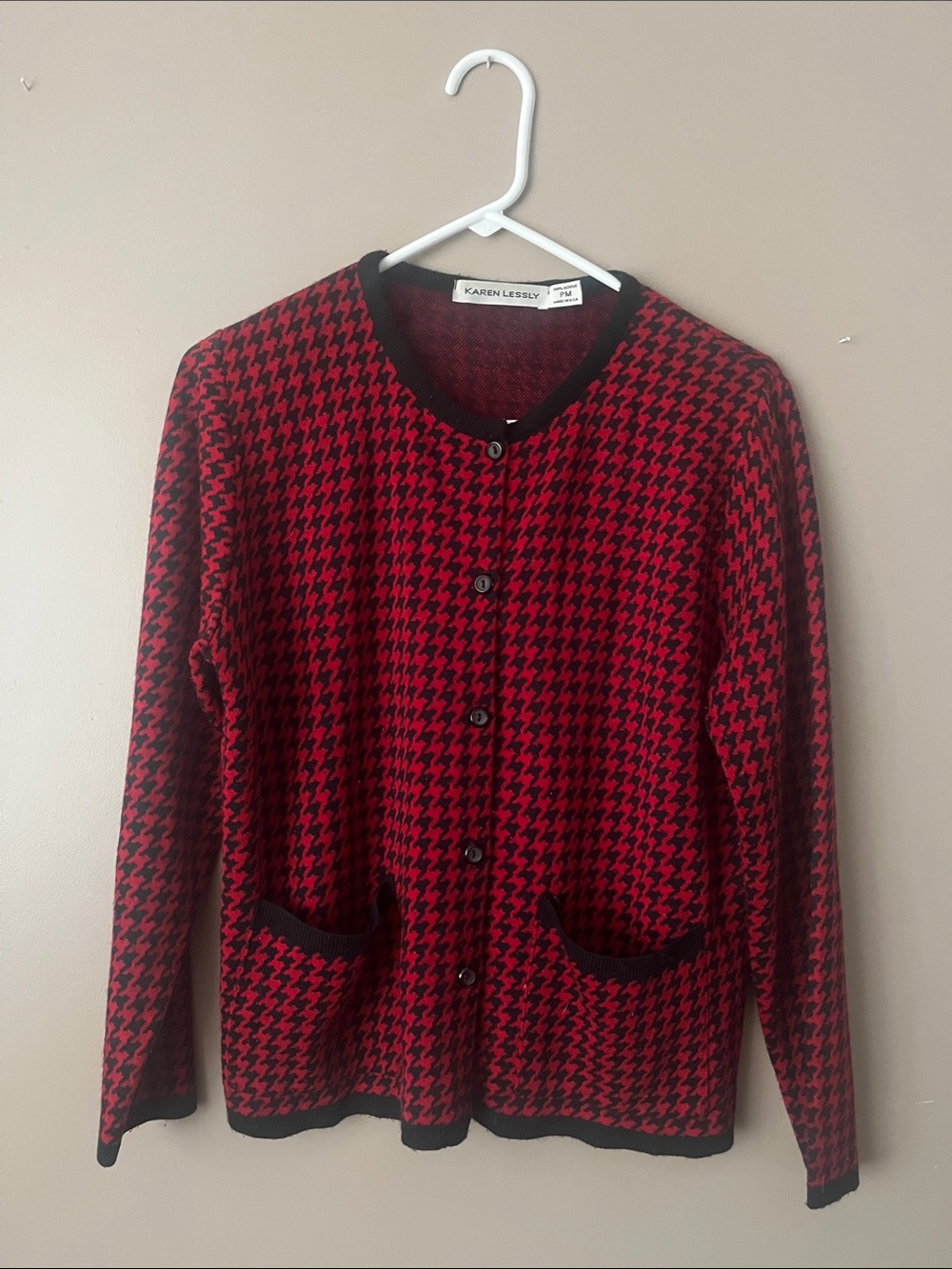 Karen Lessly Red & Black Houndstooth Button-Front Cardigan